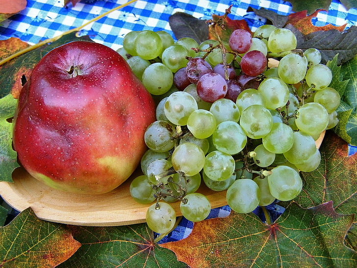 grapes and red fruit, grape, apple, fruit, plate, HD wallpaper