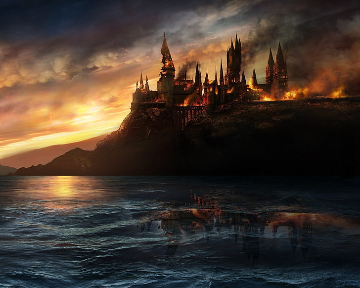 castillo cerca de fondo de pantalla digital de cuerpo de agua, Hogwarts, Harry Potter, fuego, películas, Fondo de pantalla HD