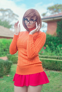 Kayla Erin, 여성, 모델, 야외 여성, 코스프레, Scooby-Doo, Velma Dinkley, 안경을 쓴 여성, 터틀넥, 스웨터, 미니 스커트, HD 배경 화면 HD wallpaper