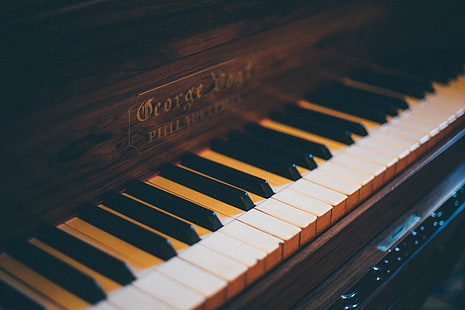 braunes Klavier, Klaviere, Schlüssel, Musikinstrument, Unschärfe, HD-Hintergrundbild HD wallpaper