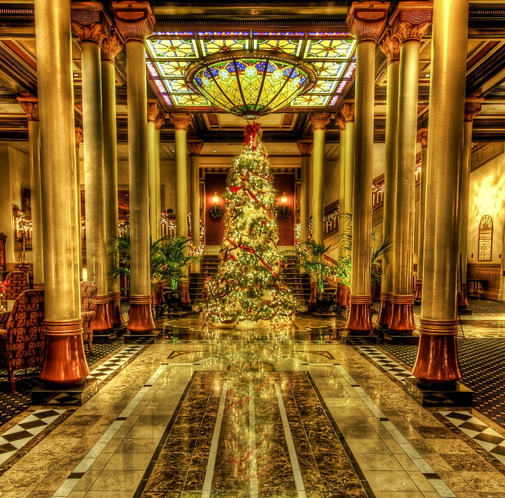 Christmas - Driskill Hotel Lobby, Texas, green and red Christmas tree with yellow string lights, Holidays, Christmas, United States/Texas, Texas, christmas tree, Hotel, Driskill, lobby, HD wallpaper