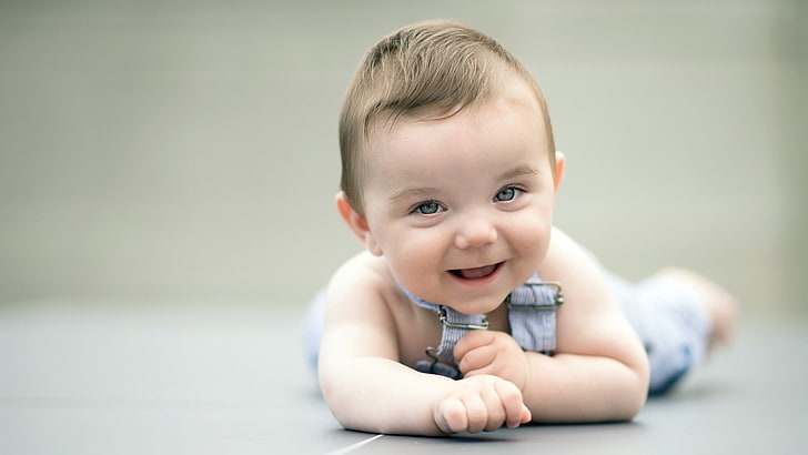 Niebieskie dżinsowe śpioszki dla niemowląt, niemowlę, kłamstwo, chłopiec, garnitur, Tapety HD
