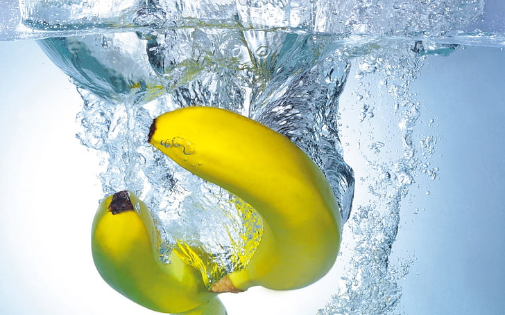 due frutti di banana, banane, acqua, bolle, immersione, Sfondo HD