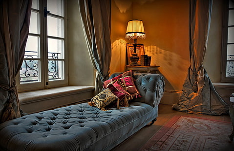 Sofá de tela azul copetudo, cama, diseño, interior, lámpara, estado de ánimo, habitación, ventana, Fondo de pantalla HD HD wallpaper