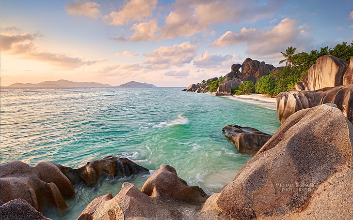 Océano y árboles verdes, mar, Michael Breitung, Seychelles, playa, isla de La Digue, Fondo de pantalla HD