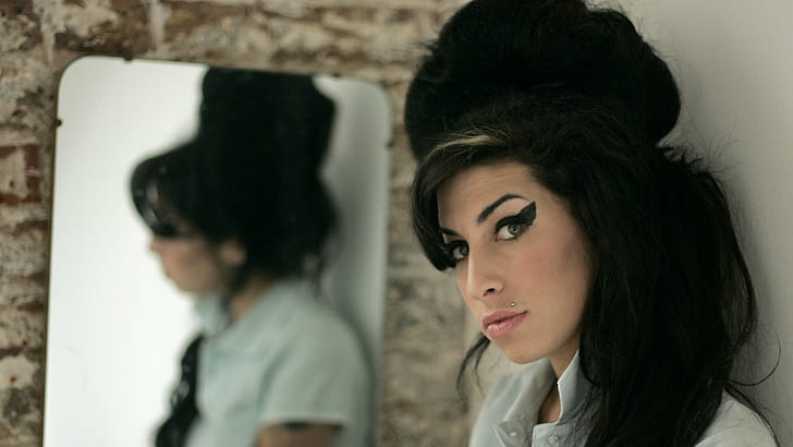 Amy Winehouse Hd Wallpaper Wallpaperbetter