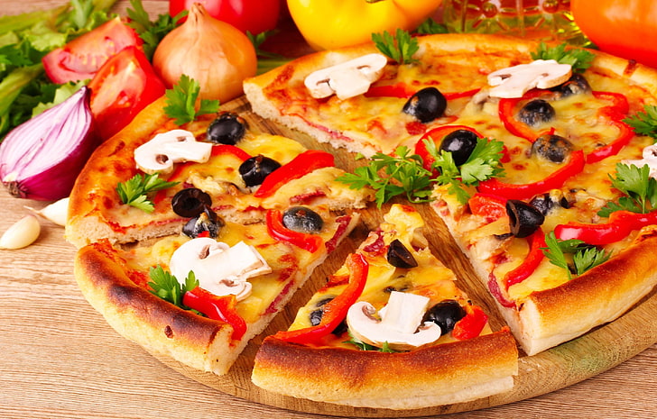 geschnittene Olivenpizza, Pizza, Käse, Stücke, Tomaten, Paprika, Pilze, Petersilie, HD-Hintergrundbild