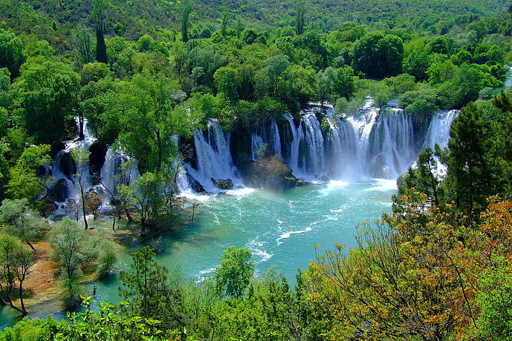 Удивителни водопади в гората, водопади, река, гора, дървета, водопади, природа, невероятно, HD тапет
