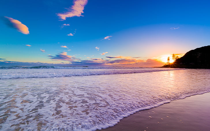 le onde dell'oceano a mezzogiorno, Burleigh Heads, Beach, Gold Coast, Queensland, Australia, Sfondo HD