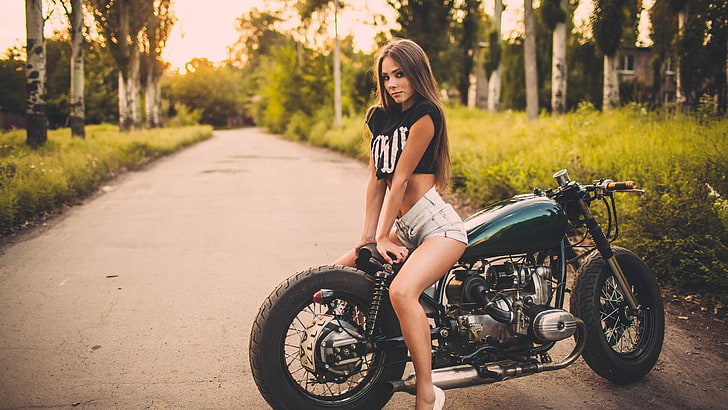 atasan lengan hitam dan putih wanita, sepeda motor, model, wanita dengan sepeda, brunette, atasan hitam, Wallpaper HD