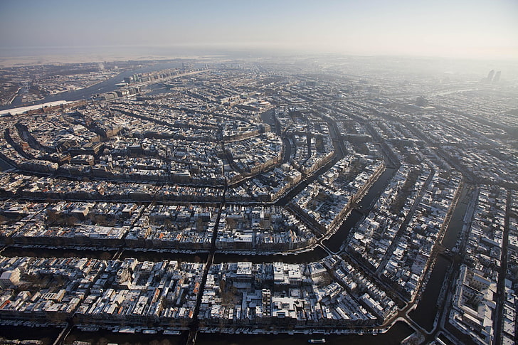 immeubles gris, photographie aérienne de la ville pendant la journée, ville, paysage urbain, architecture, bâtiment, Amsterdam, Pays-Bas, rivière, hiver, neige, vue aérienne, immeuble ancien, Europe, Fond d'écran HD