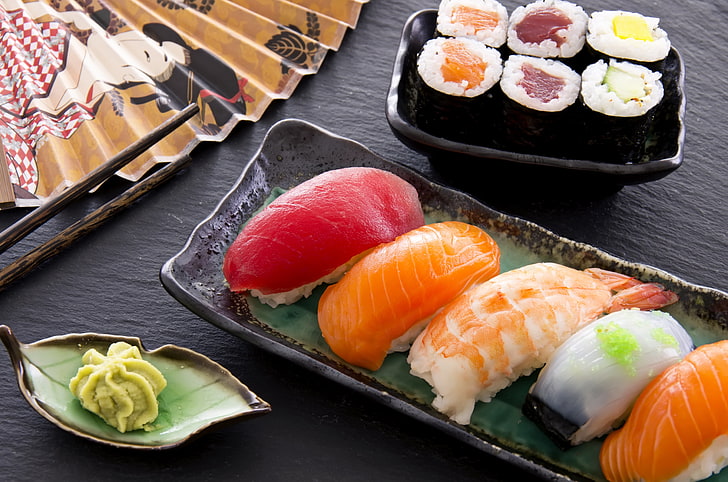 Sushi und Wasabipaste, Lebensmittel, Fisch, Figur, Sushi, Brötchen, Garnelen, Wasabi, Lachs, Thunfisch, Filet, HD-Hintergrundbild