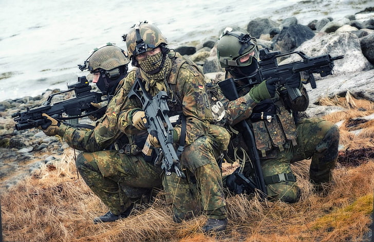fucile d'assalto nero, erba, Germania, soldati, fucile, attrezzatura, assalto, Bundeswehr, HK G36, Sfondo HD