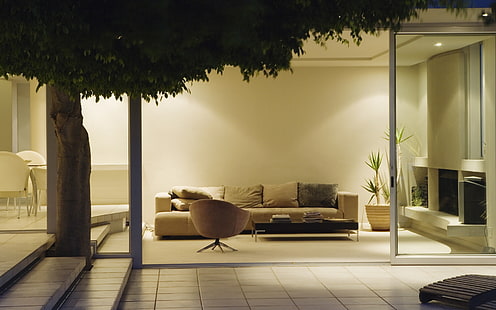 sofá de tela marrón, árbol, sofá, diseño, sala interior, silla, hojas, azulejos, almohadas, plantas, escalones, Fondo de pantalla HD HD wallpaper