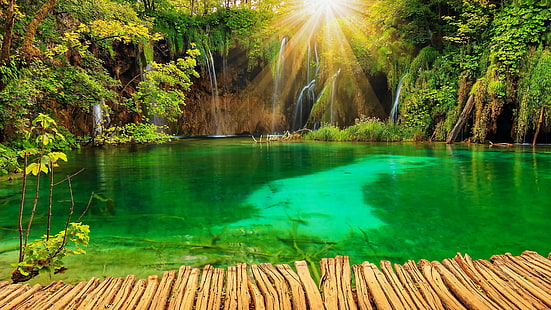 езеро, водопад, национален парк Плитвички езера, Хърватия, слънце, дървета, вода, слънчев лъч, Европа, зелено, слънчево греене, водно тяло, природен резерват, листа, пейзаж, HD тапет HD wallpaper