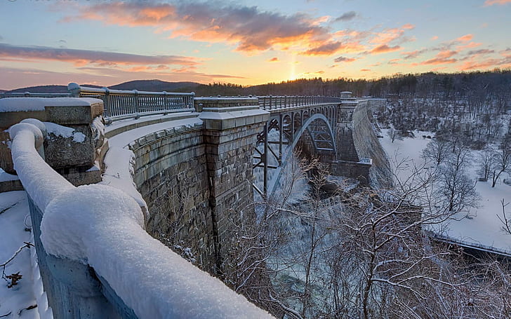 Tall Steel Bridge Over Waterfall In inverno, inverno, acciaio, cascata, bridhe, tramonto, natura e paesaggi, Sfondo HD