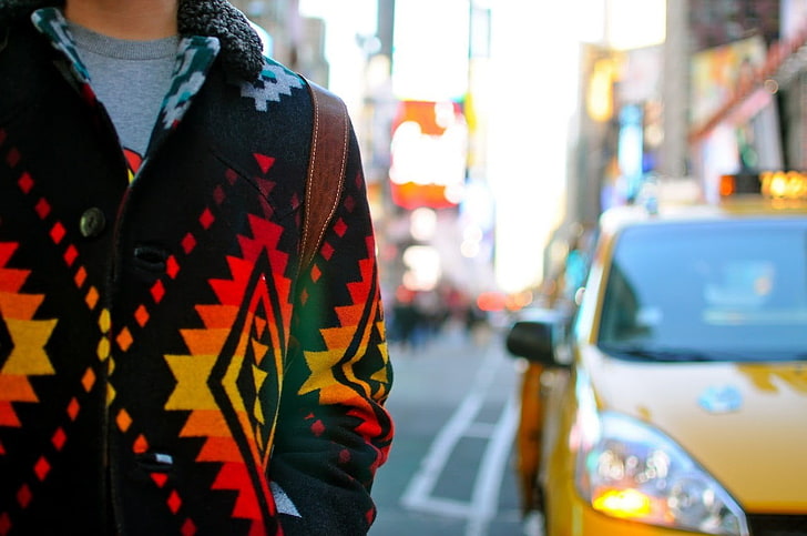chaqueta abotonada negra, amarilla y naranja, capuchas, taxi, automóvil, ciudad de Nueva York, calle, Fondo de pantalla HD