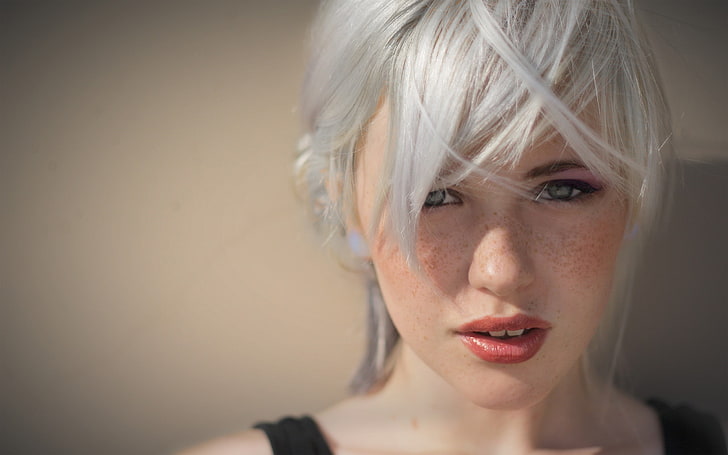 white haired woman, Devon Jade, freckles, looking at viewer, face, model, white hair, women, HD wallpaper