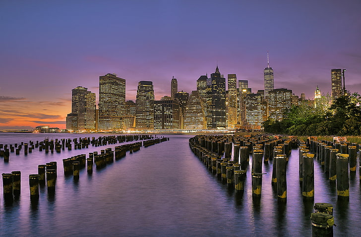 небо, закат, город, огни, река, берег, здания, нью-йорк, небоскребы, вечер, опора, США, оранжевый, фиолетовый, Нижний Манхэттен, Ист-Ривер, парк Бруклинский мост, HD обои