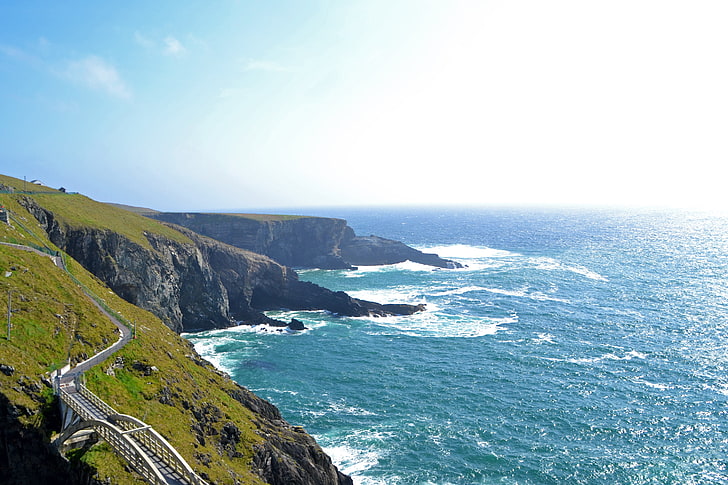 зеленый склон холма, ирландия, пляж, побережье, HD обои