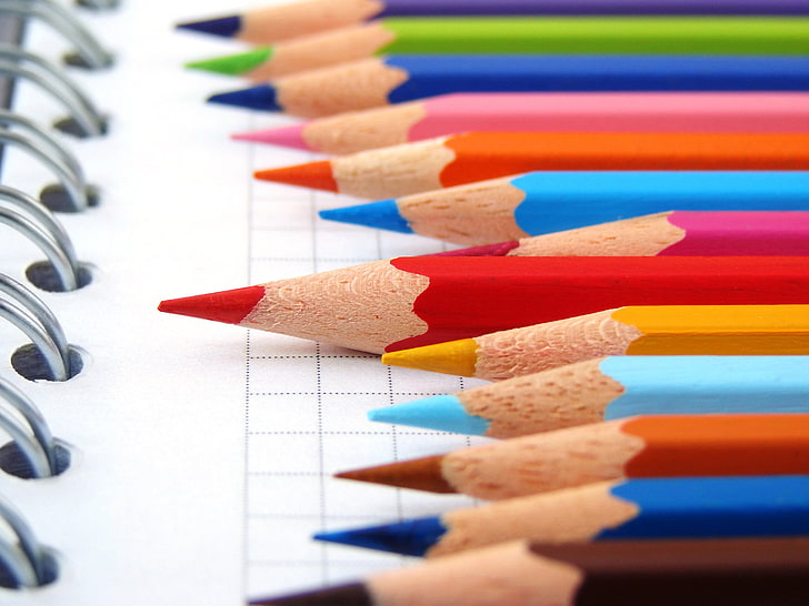 партида моливи от различни цветове, лист, моливи, цвят, бележник, HD тапет