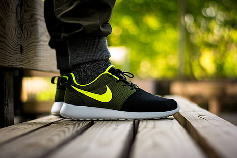 รองเท้าผ้าใบ Nike Roshe Run สีดำ - เหลืองและขาวคู่ Nike, วอลล์เปเปอร์ HD HD wallpaper