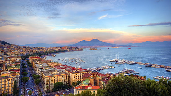 Naples Coastal City en Italie et le Vésuve connu après la ville de Pompéi qui est détruite par l'éruption du volcan Vésuve Hd Wallpaper 3840 × 2160, Fond d'écran HD HD wallpaper