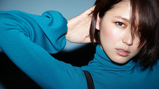 Haare im Gesicht, Frauen, Arme hoch, asiatische, kurze Haare, Masami Nagasawa, Rollkragenpullover, HD-Hintergrundbild HD wallpaper