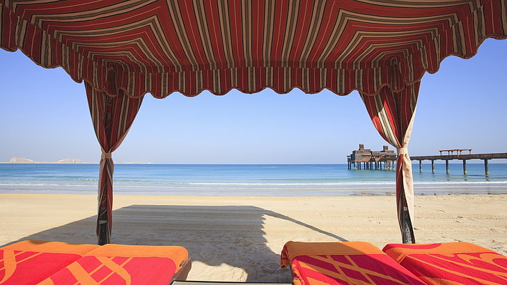 weißer und brauner Holztisch, Strand, Meer, Pier, Sand, HD-Hintergrundbild
