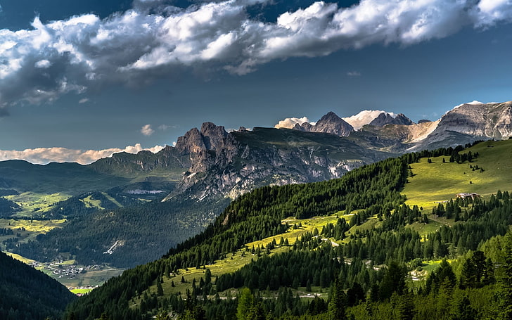 arbres verts, nature, paysage, Dolomites (montagnes), Alpes, forêt, été, herbe, nuages, Italie, village, vallée, Fond d'écran HD