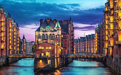 lukisan bangunan beton, kota, bangunan, jembatan, sungai, Hamburg, Jerman, malam, Speicherstadt, Wallpaper HD HD wallpaper