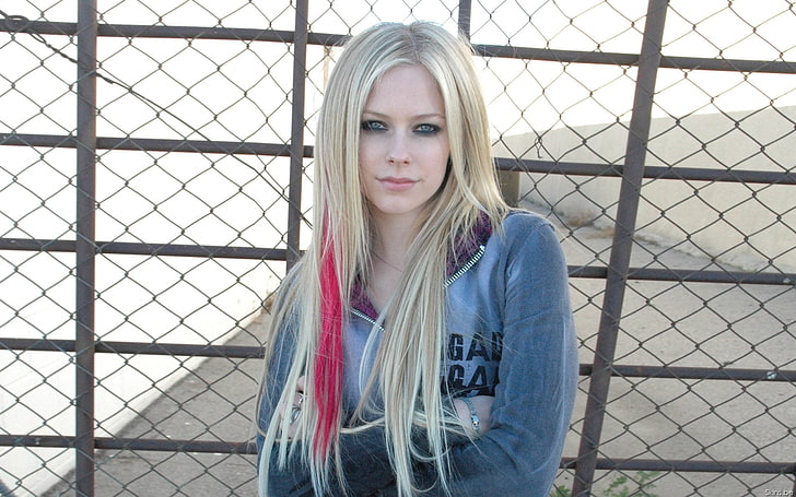 Avril Lavigne, cantante, bionda, recinzione, capelli lunghi, bracciali, donne, Sfondo HD