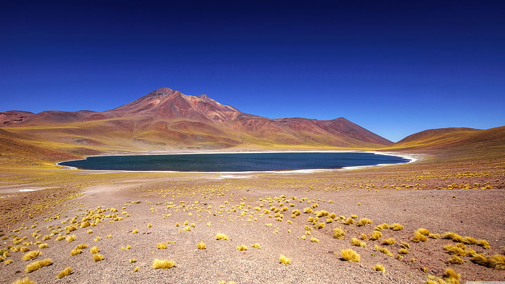 Łóżko w kolorze brązowym z różową prześcieradłem, krajobraz, jezioro, góry, dolina, Tapety HD