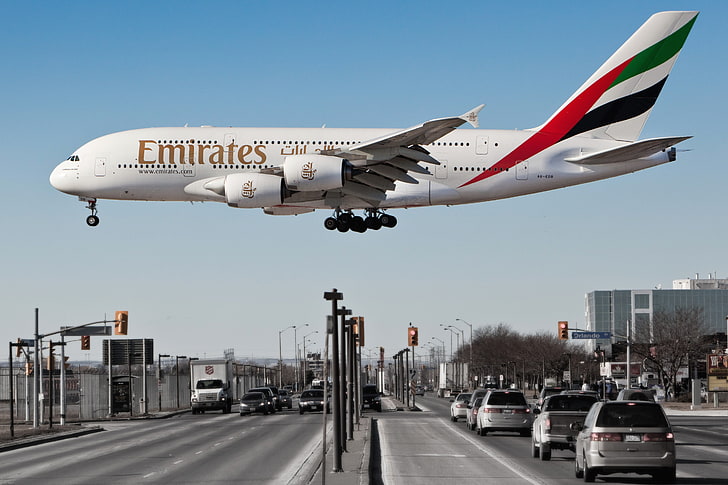 Авиалайнер Emirates, Город, Самолет, Машина, A380, Взлет, Пассажир, Аэробус, Вид сбоку, Авиалайнер, Авиакомпания Emirates, HD обои
