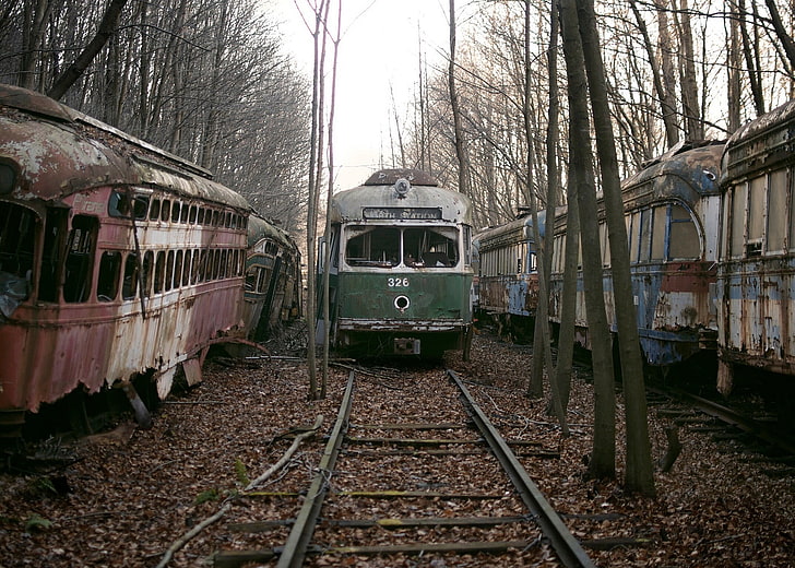 قطار أخضر وأبيض ، حطام ، مركبة ، مهجور، خلفية HD