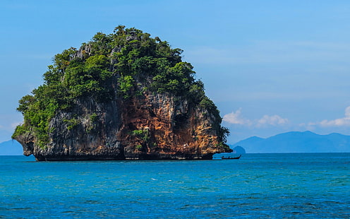 зеленолистно дърво, природа, пейзаж, море, лодка, скала, дървета, варовик, Тайланд, тропически, HD тапет HD wallpaper