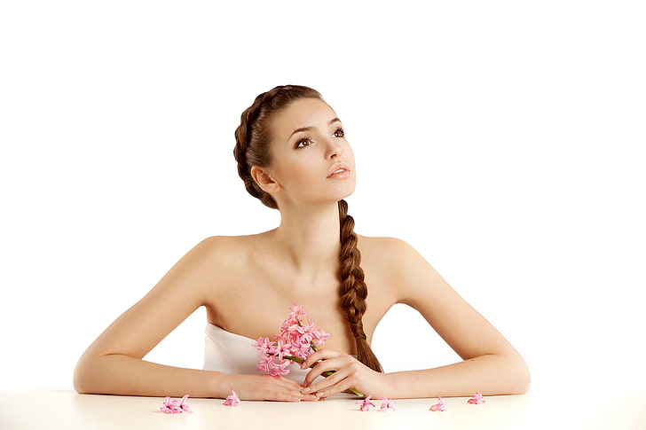 weißes trägerloses Top der Frauen, Mädchen, Sense, Weiß, Blumen, braune Augen, HD-Hintergrundbild