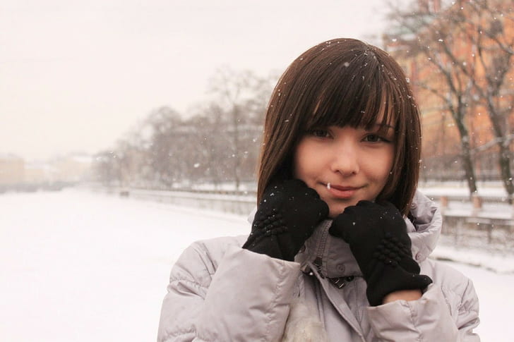 ansikte, jacka, leende, ryska kvinnor, Katya Lischina, snö, tittar på tittaren, kvinnor, brunett, rysk modell, snödroppar, HD tapet