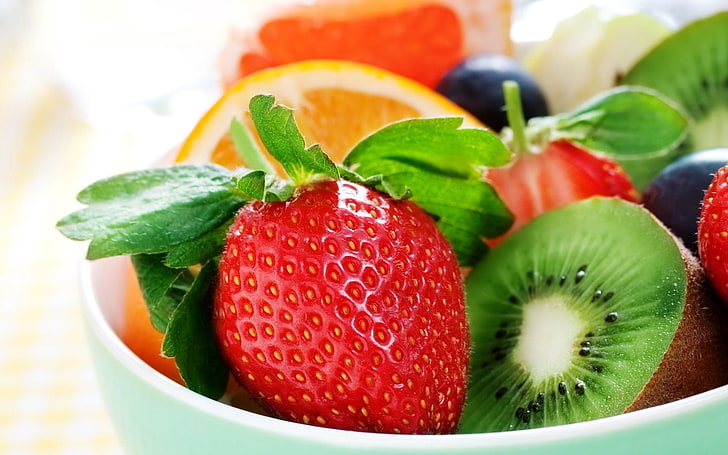 strawberry and kiwi fruits, strawberry, kiwi, plate, HD wallpaper