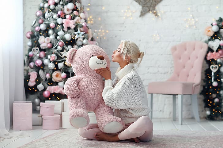 girl, mood, kiss, bear, New year, tree, sweater, Teddy bear, Dmitry Arhar, Katerina Shiryaeva, HD wallpaper
