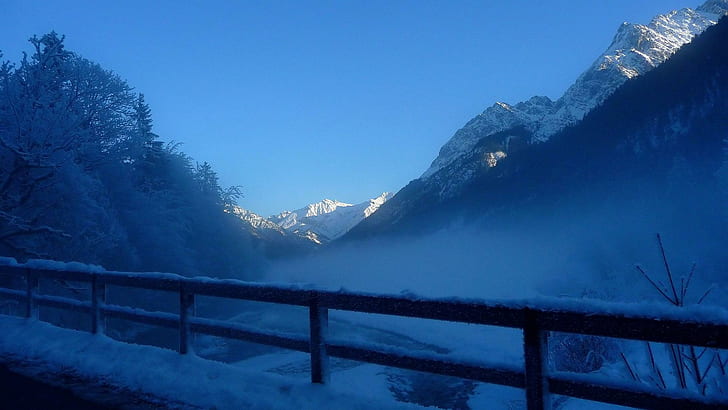 Incroyable rivière dans une vallée En hiver, vallée, montagnes, rivière, hiver, clôture, nature et paysages, Fond d'écran HD