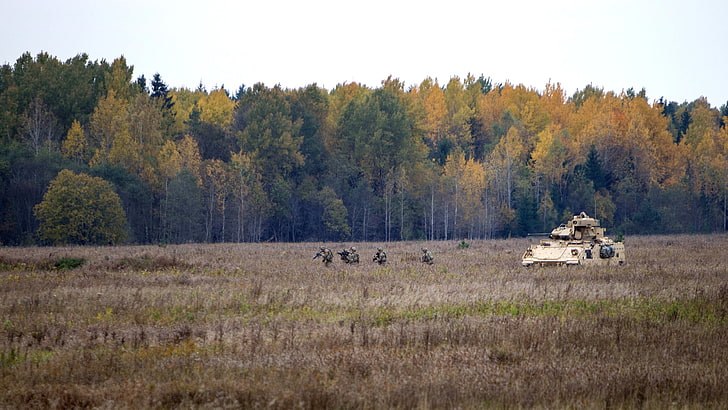 белый боевой танк, военный, солдат, армия США, Эстония, Брэдли БМП, HD обои