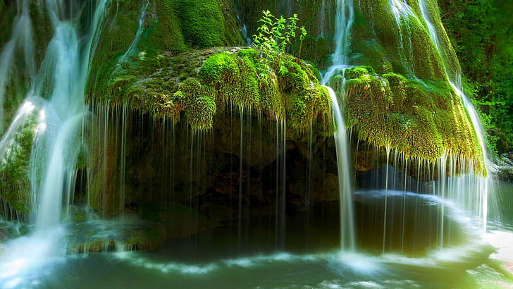 Chute d'eau en Roumanie River Rock avec de la mousse verte qui coule l'eau lac nature paysage fonds d'écran Hd 1920 × 1080, Fond d'écran HD
