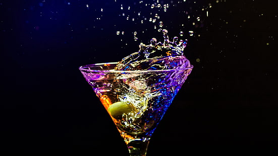 vodka, martini, alcohol, cocktail, glass, drink, liquid, beverage, party, wine, celebration, bar, cold, ice, fluid, cool, refreshment, close, bottle, fresh, glasses, food, transparent, mixed drink, crystal, drop, restaurant, water, juice, fruit, bubble, drinks, HD wallpaper HD wallpaper