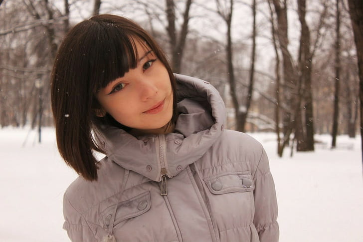 morena, neve, Katya Lischina, modelo russo, mulheres russas, mulheres, sorrindo, rosto, snowdrops, HD papel de parede