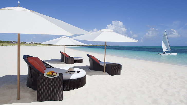 白と黒の木製テーブル、砂、ビーチ、カリブ海、熱帯、海、休暇、ヨット、自然、夏、風景、雲、 HDデスクトップの壁紙