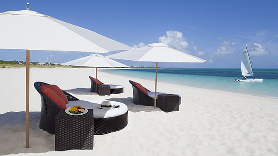 table en bois blanc et noir, sable, plage, Caraïbes, tropical, mer, vacances, voiliers, nature, été, paysage, nuages, Fond d'écran HD HD wallpaper
