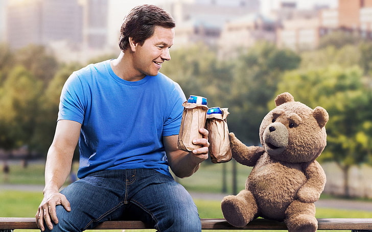 мужская синяя рубашка с круглым вырезом, Тед (фильм), Марк Уолберг, парк, HD обои