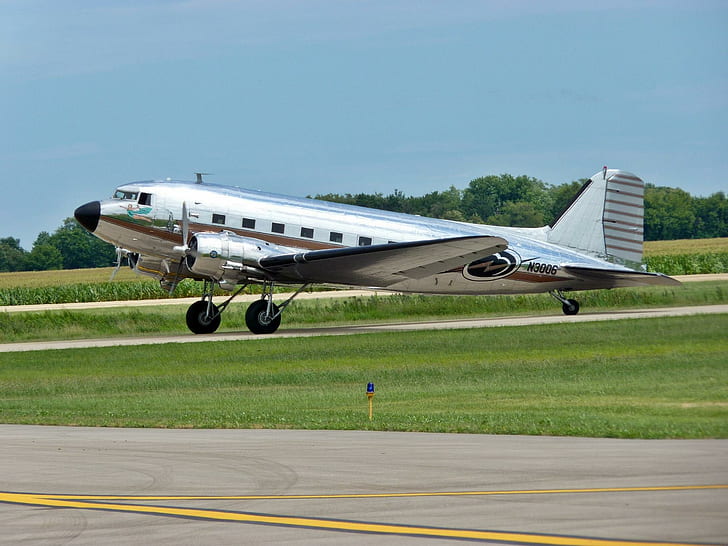 Douglas Dc3 - Esther Mae, aluminiowy samolot, ii wojny światowej, klasyczny, DC-3, świat, przewoźnik, esther, ładunek, samolot, vintage, douglas, samolot, Tapety HD