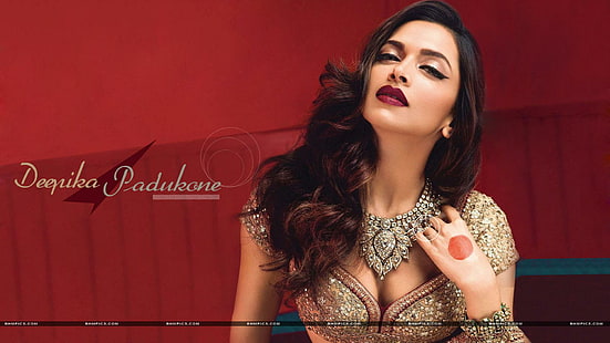 Smile Queen Deepika, abito da donna innamorato in oro e argento, celebrità femminili, deepika padukone, bollywood, saree, faccina sorridente, Sfondo HD HD wallpaper